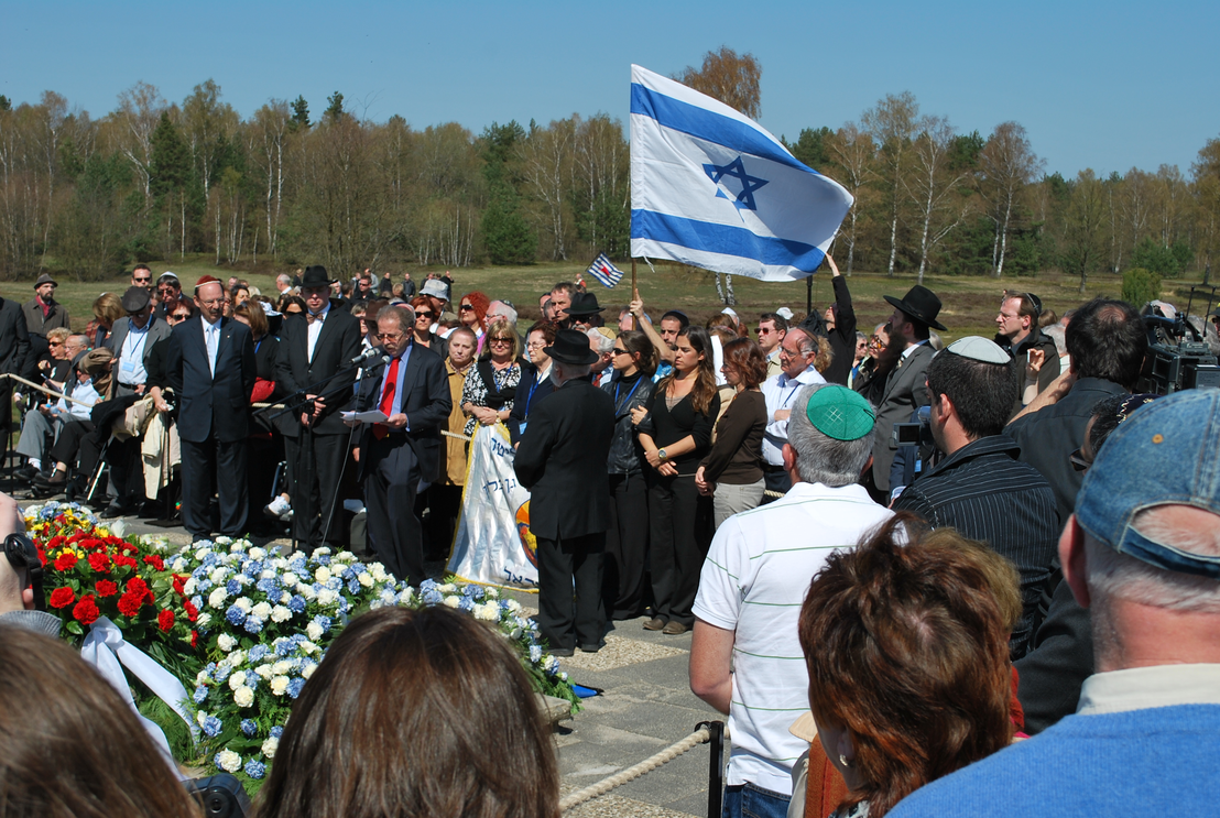 Memorial ceremony at the Jewish monument, 18 April 2010. Photo by Helge Krückeberg. Bergen-Belsen Memorial (Lower Saxony Memorials Foundation)