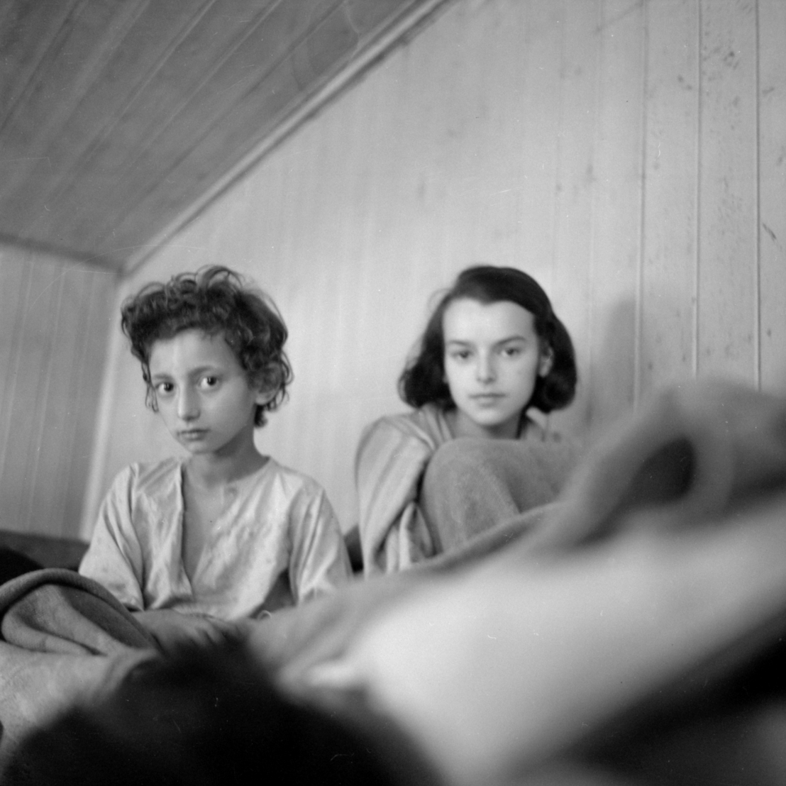 Survivors in a hut in the camp, 20 April 1945. Photo by Sgt. Oakes. Imperial War Museum, London, Photograph Archive, BU 4103.